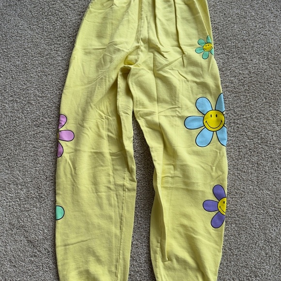 BY SAMII RYAN X SMILEY LIL THANG YELLOW SWEATPANTS - Picture 2 of 4